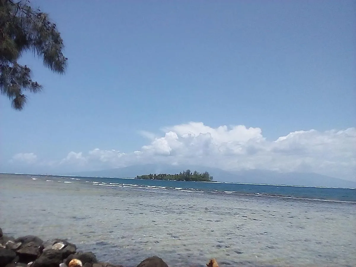 Fare blue lagon view Moorea Polynésie française